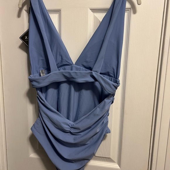 One piece, bathing suit, size US 8 new with tags - Picture 2 of 2